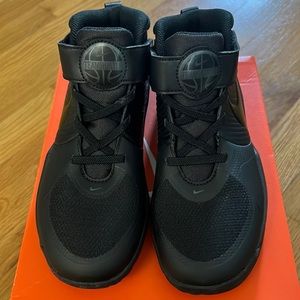 Nike Team Hustle D9 Kids' Sneakers Trainers AQ4225-010 Size 3Y BLACK